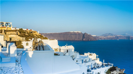 藍(lán)天下的建筑